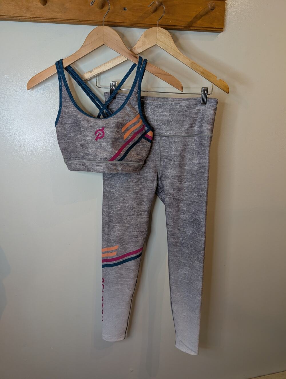 Peloton Womens Sunset Stripe Matching Set Sports Bra Leggings Heather Gray M